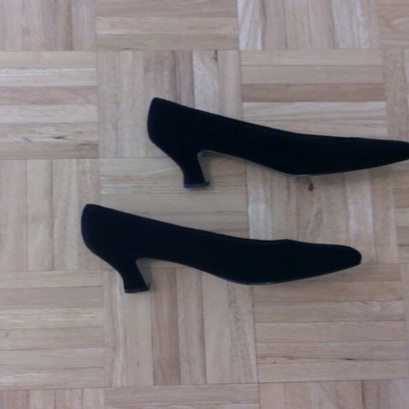 Pumps / Closed Toe - Picture 4 of 4